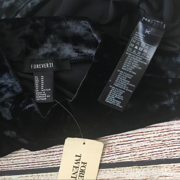 🆕 F21 Crushed Velvet Navy Crop Top - Picture 4 of 8